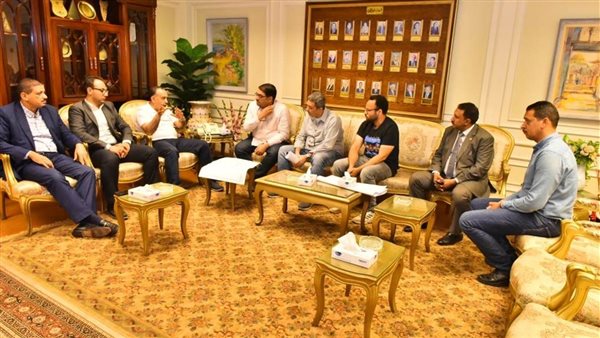 محافظ أسيوط مع رئيس