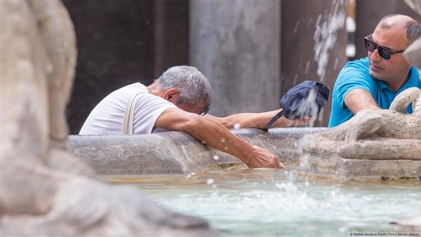 إيطاليا تواجه موجة