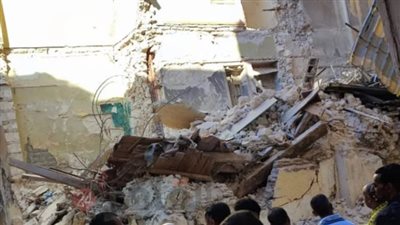 دون إصابات.. تفاصيل انهيار أجزاء من عقار قديم في الإسكندرية | بث مباشر
