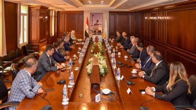 لدفع عجلة التنمية الاقتصادية.. محافظ الإسكندرية يعقد اجتماعه الأول مع مجلس إدارة الغرفة التجارية