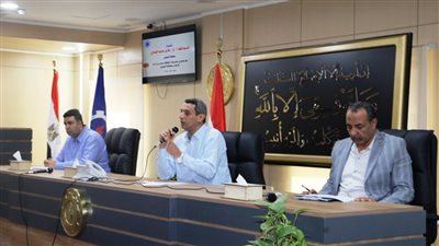 محافظ السويس يعقد اجتماعا عاجلا لتعديل تعريفة المواصلات