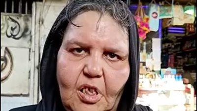 استغاثة مُسنة بلا مأوى من تخلي أبنائها عنها: جوزي رماني لما تعبت وعيالي مرضيوش ياخدوني عندهم| بث مباشر 