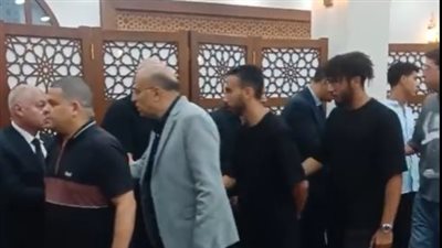 أسرة اللواء هاشم أبو الفضل تتلقى العزاء بمسجد عبد المنعم رياض بالإسكندرية| بث مباشر 