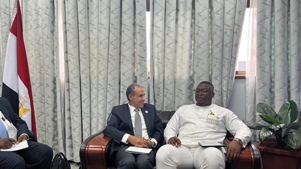  وزير الخارجية يلتقى