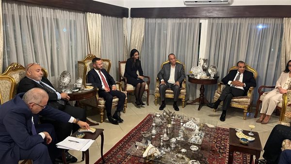 وزير الخارجية ورجال