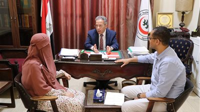 نقيب الأطباء يستقبل طبيبة مستشفى المراغة.. ويؤكد دعمه الكامل لها