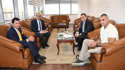 وزير الرياضة يبحث استعدادات بطل التجديف علي الزيني لدورة الألعاب البارالمبية