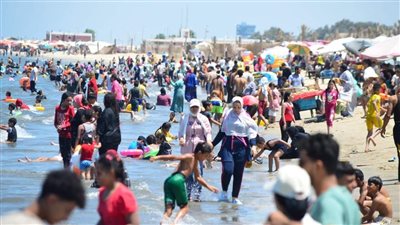 إنقاذ مصطاف من الغرق في بور فؤاد.. وحظر السباحة في البحر