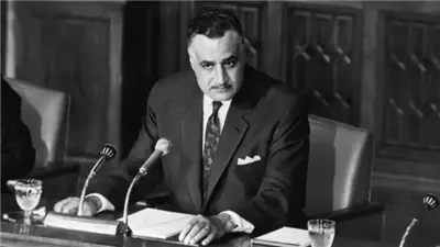 نجل عبد الناصر يدافع عن والده: التنحي لم يكن تمثيلية.. ولم يكن أحادي الرأي