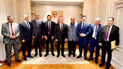 كامل الوزير يطلب من صناعة الشيوخ موافاة الوزارة بمقترحات وعقبات المصنعين لحلها