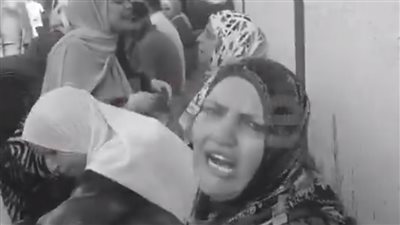 انهيار متضررة من حريق معرض ملابس بنها: الملايين بقت كوم تراب وبيتي اتخرب | فيديو