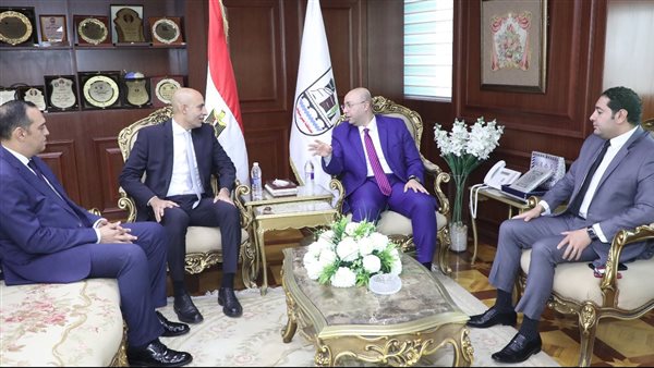 محافظ بني سويف ووزير