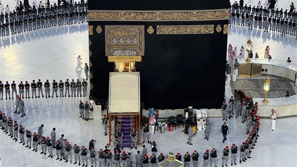 فيديو غسل الكعبة