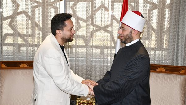 وزير الأوقاف يلتقي