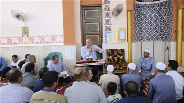 جانب من لقاء محافظ