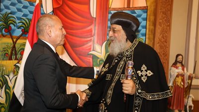 محافظ القاهرة يزور البابا تواضروس الثاني.. ويؤكد: نموذج لرجل دولة يعي كيفية الحفاظ على الوطن