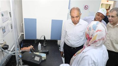 محافظ المنيا يتفقد أعمال إحلال وتجديد محطة سلطانة لحل مشكلة ضعف المياه