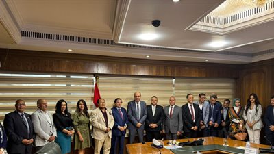 وزير الطيران المدني يلتقي أمين رابطة الجامعات الإسلامية لبحث إمكانية التعاون العلمي والبحثي 