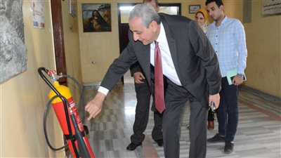 محافظ الغربية يشدد على متابعة صلاحية وسائل الأمن والسلامة والطفايات بسمنود 