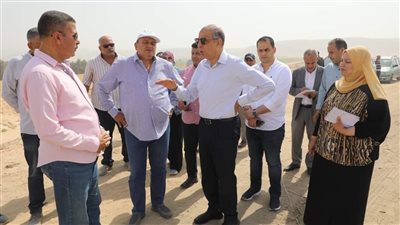 محافظ المنيا يشرف على عمليات تطهير بحيرات الأكسدة بالمنطقة الصناعية