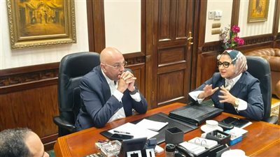 جهاز المشروعات الصغيرة يبحث دعم مبادرة إنتاج الحرير الطبيعي بالوادي الجديد