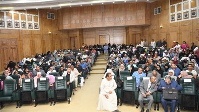 في أول لقاء جماهيري مع المواطنين.. محافظ قنا يتلقى 167 طلبا وشكوى