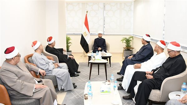 وزيرة الأوقاف ووقف