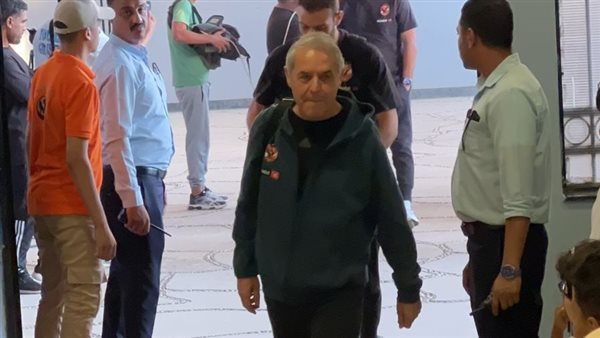 وصول لاعبي الأهلي