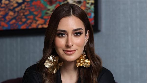 الفنانة أمينة خليل