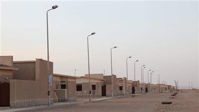 منزل و5 أفدنة لكل مستفيد.. محافظ الوادي الجديد يوجه بالتخطيط لتوطين 1400 أسرة بمشروع الجذب السكاني