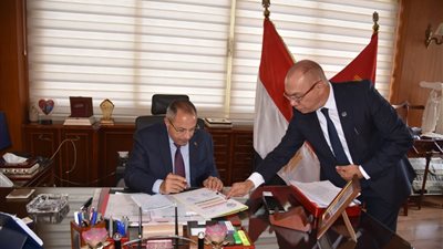 محافظ بورسعيد يعتمد نتيجة الصف الثالث بمدارس التمريض بنسبة نجاح 100% 