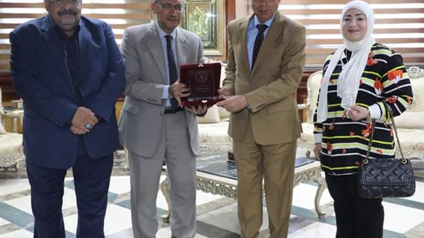 لقاء المحافظ ونائب