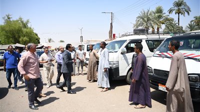 نائب محافظ قنا: تشكيل لجان للمرور على المواقف للتأكد من الالتزام بتطبيق التعريفة الجديدة