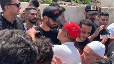 عمر الساعي ومروان حمدي أبرز الحضور بجنازة والد باهر المحمدي | بث مباشر