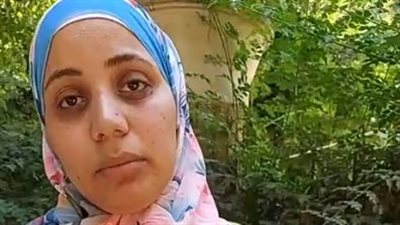 فتاة تستغيث لتعرض والدتها للإهمال الطبي: الدكتور شال جلد بطنها وأصابها بغرغرينا بالمعدة| بث مباشر