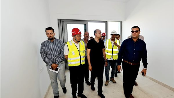 وزير الإسكان 