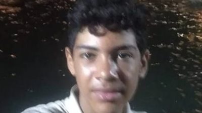 والدة غريق شاطئ البوريفاج تنتظر خروج جثمانه من البحر بالإسكندرية | بث مباشر