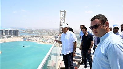 رئيس الوزراء يتفقد الأبراج الشاطئية بمدينة العلمين الجديدة
