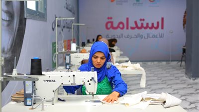 ضمن أنشطة إيد واحدة.. صناع الخير تبدأ دورات تدريبية جديدة بمركز استدامة للحرف اليدوية والتراثية بالفيوم