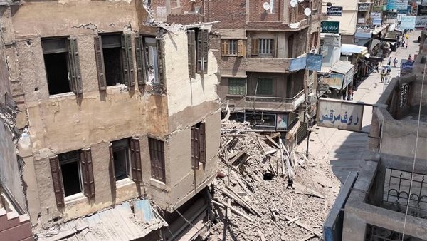 انهيار منزل قديم