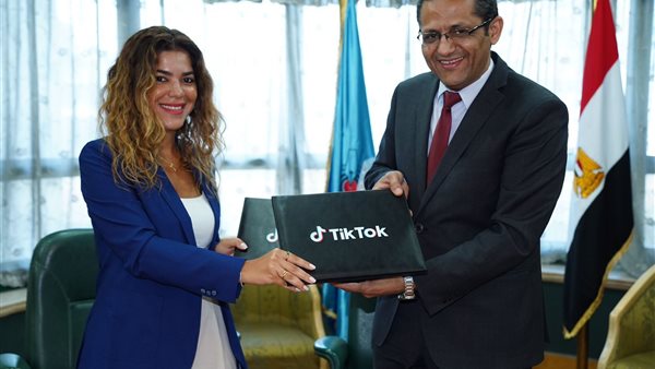 نقيب الصحفيين ومسئولي