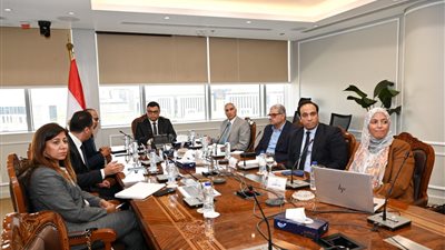 وزير الإسكان يبحث مع سيمنز استخدام الأنظمة والحلول الذكية في المدن الجديدة