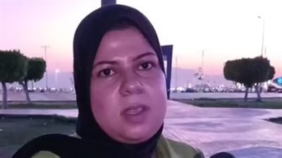 بساعد جوزي الكفيف.. سيدة تبيع الحلويات بالسويس: بشقى عشان محرمش ولادي من حاجة| بث مباشر