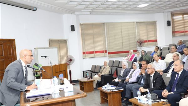 وزير التعليم خلال