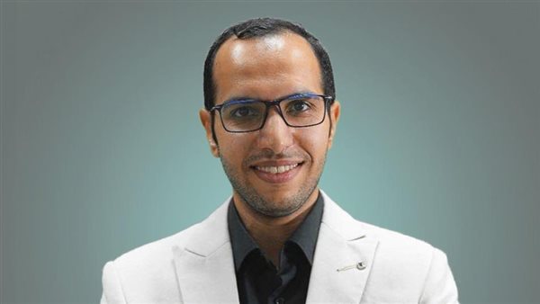 الصحفي محمود ضاحي