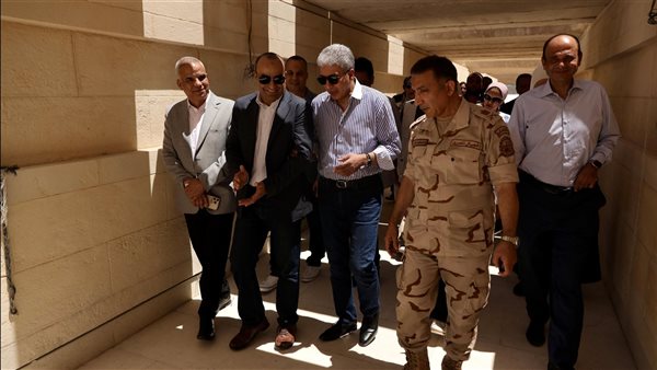  وزير السياحة يتابع
