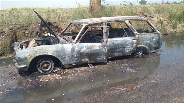 النيران تلتهم سيارة