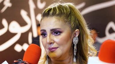 رانيا محمود ياسين: محمد رياض دايما مضغوط.. وله مهاجمين بسبب نجاحه