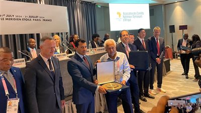 أنوكا تكرم وزير الرياضة لمجهوداته في دعم استضافة مصر العديد من البطولات الإفريقية 