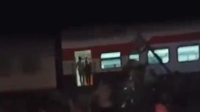 الدفع بونش سكة حديد للتعامل مع حادث قطار طوخ طنبشا بالمنوفية.. وتوفير سيارات لنقل الركاب